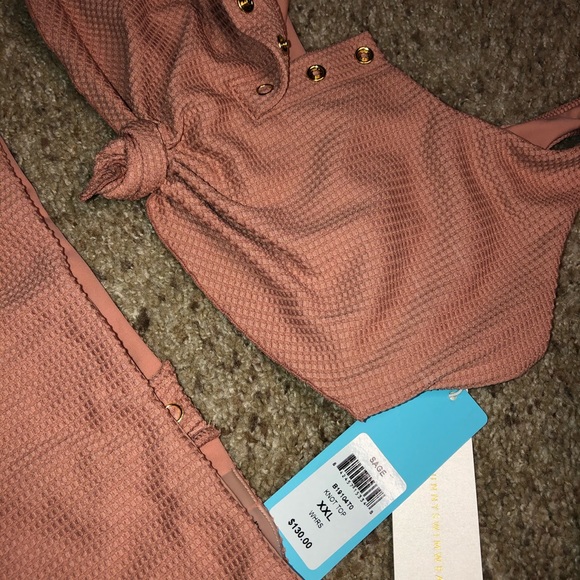 ((SOLD)) ❗️Beach Bunny Bikini - Picture 2 of 5